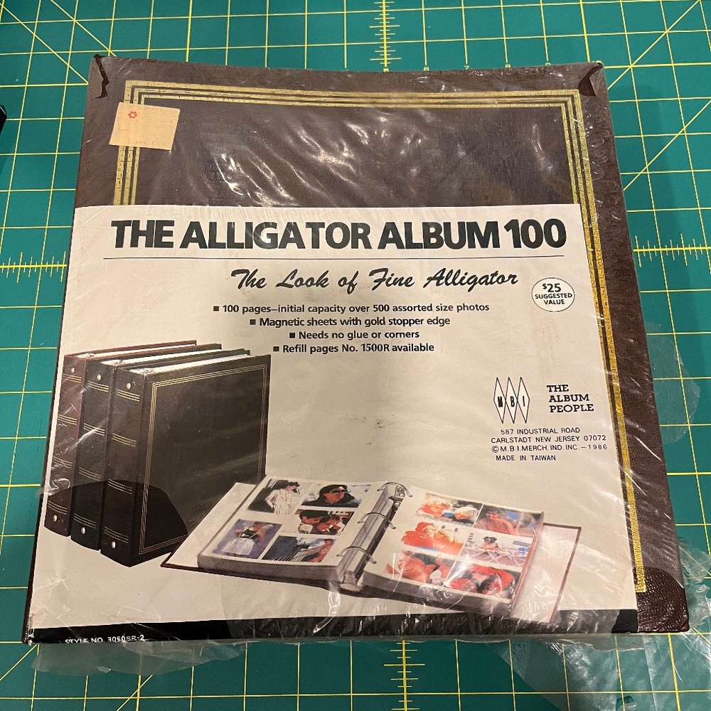 "Alligator" 100 page photo album